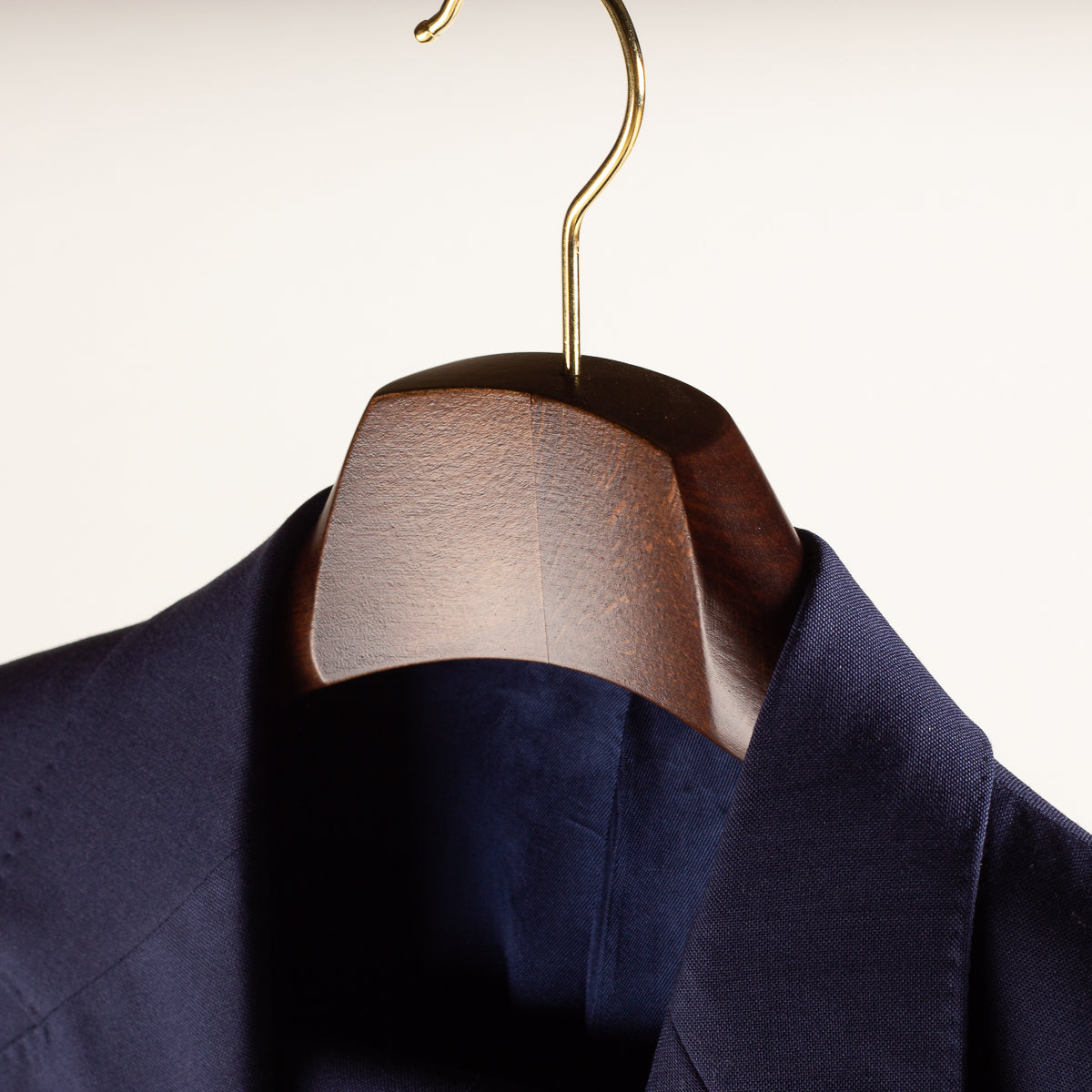 Suit and jacket hanger deluxe beechwood brown varnish