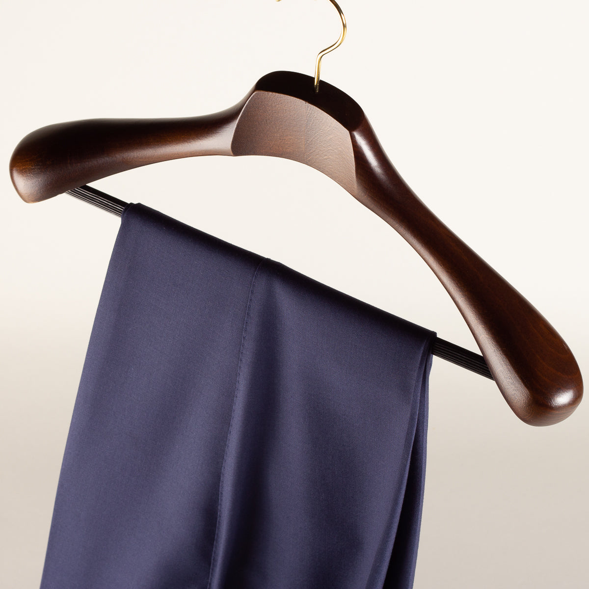 Suit and jacket hanger deluxe beechwood brown varnish