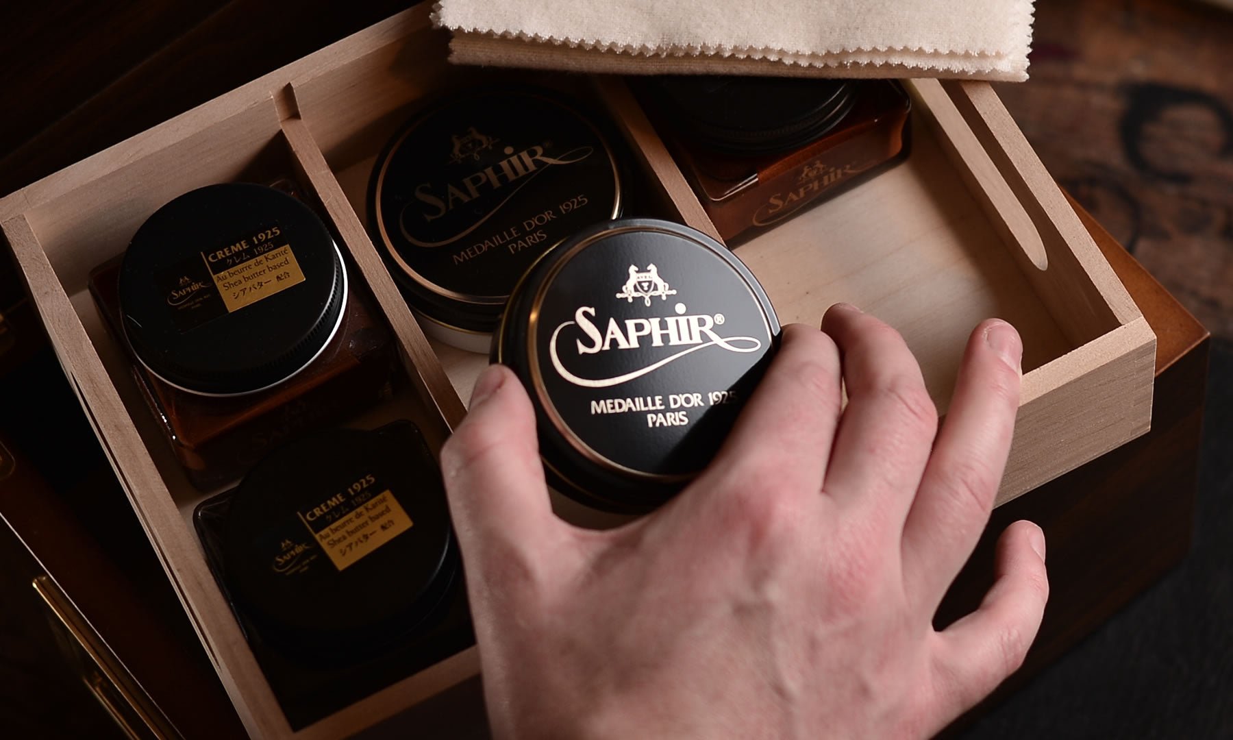 Saphir Médaille d'Or Pate de Luxe shoe wax