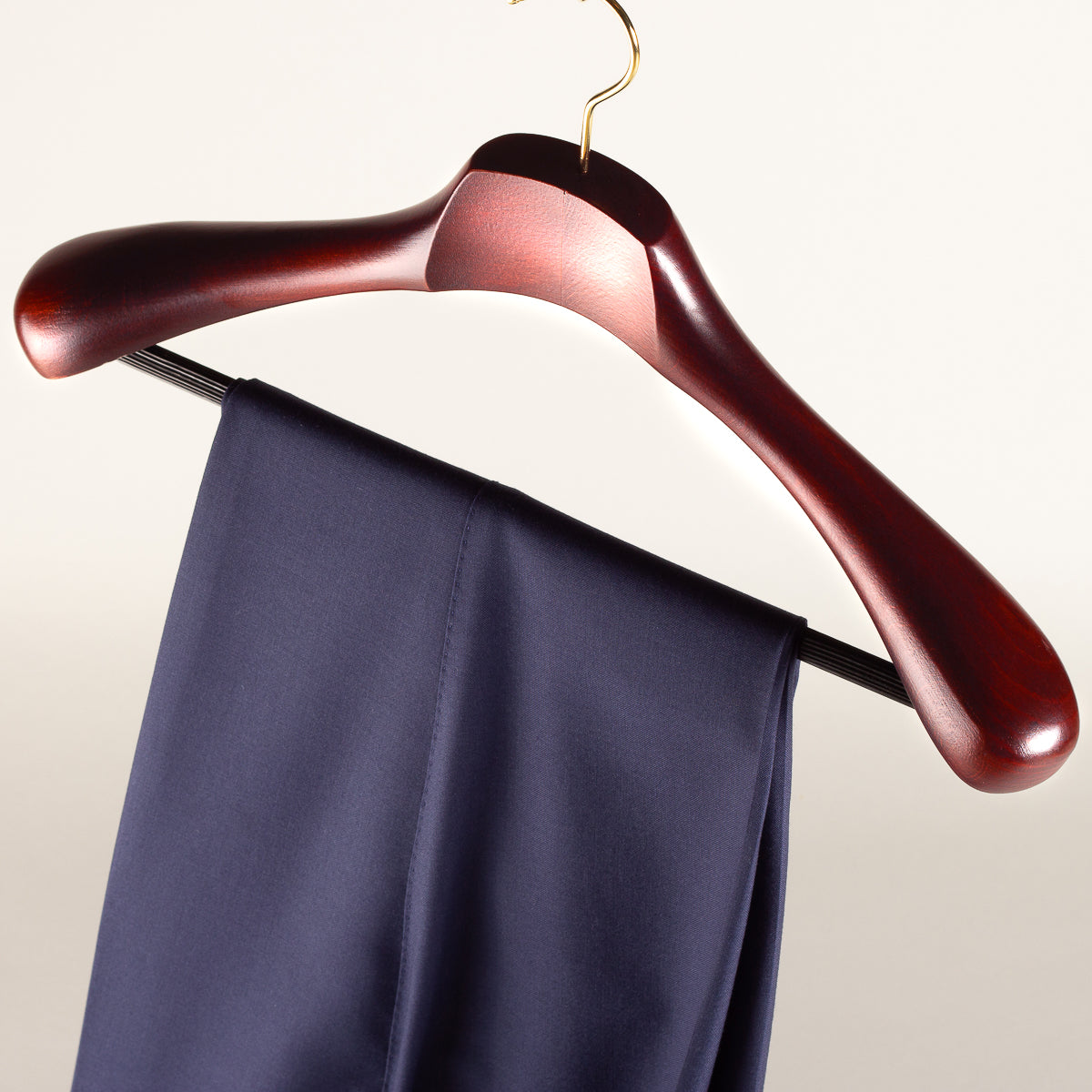 Suit and jacket hanger deluxe - mahogany with trouser bar