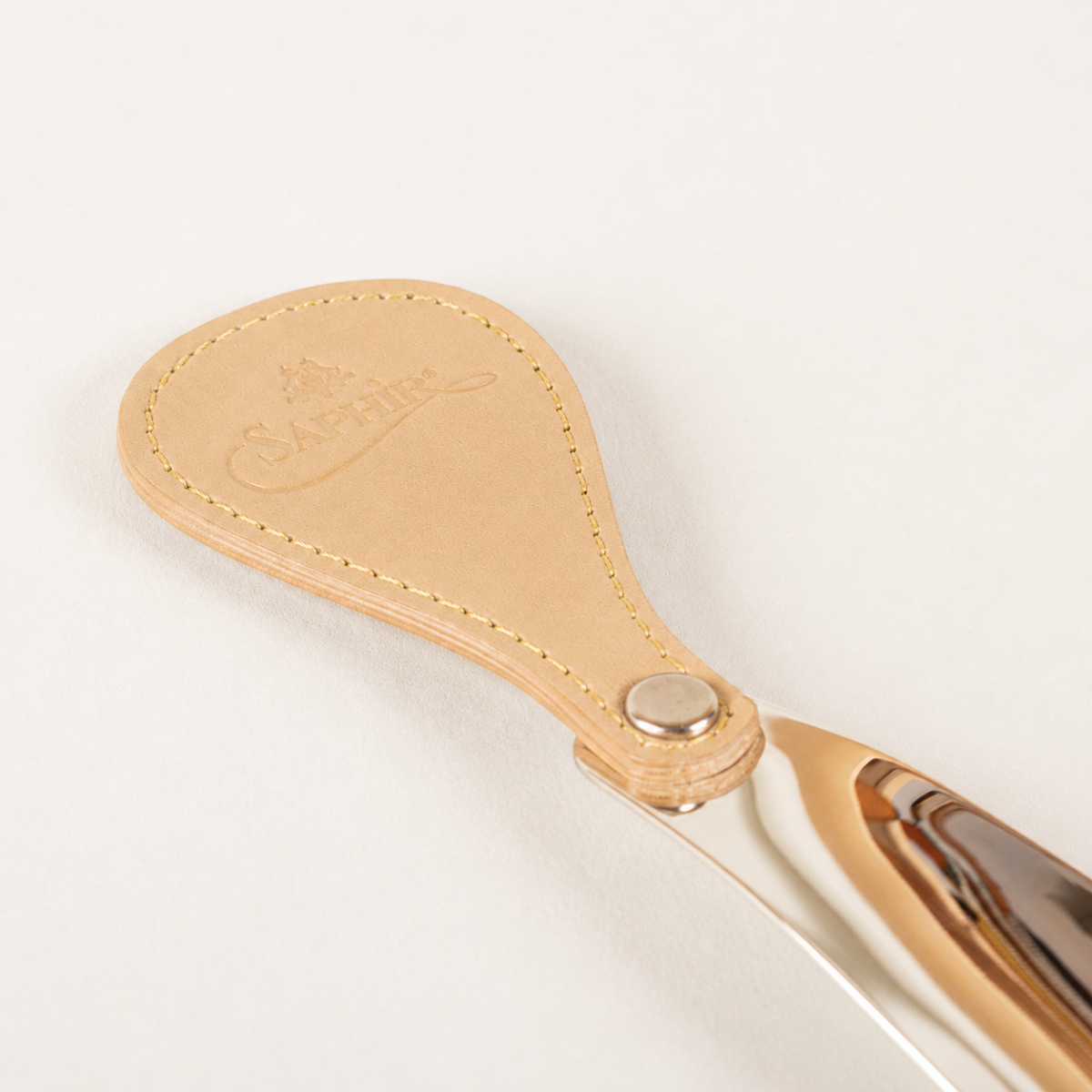 Saphir Médaille d'Or vegetable tanned leather and metal shoe horn